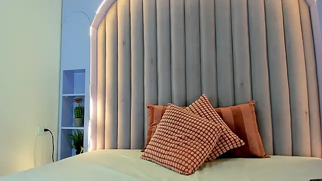 Snapshot of JaylaScott__ chatting on 12/14/25, 11:49 JaylaScott online show from 12/14/25, 11:49