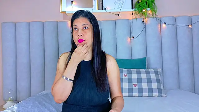 Snapshot of JaylaScott__ chatting on 10/14/25, 11:44 JaylaScott online show from 10/14/25, 11:44