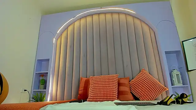 Snapshot of JaylaScott__ chatting on 10/19/25, 11:35 JaylaScott online show from 10/19/25, 11:35