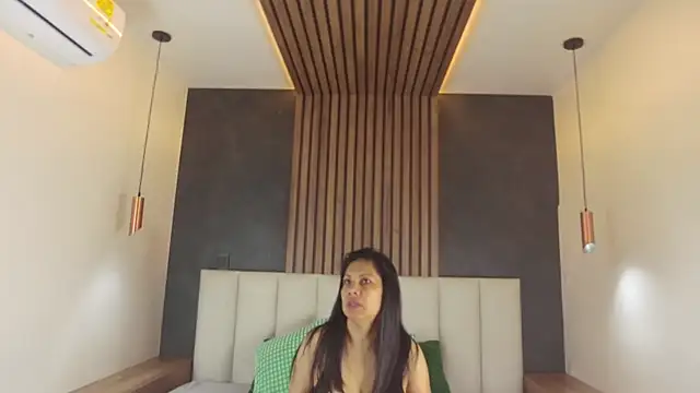 Snapshot of JaylaScott__ chatting on 11/04/25, 11:47 JaylaScott online show from 11/04/25, 11:47