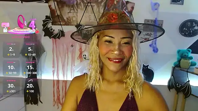 Snapshot of NatashaDormat chatting on 10/08/25, 01:01 NatashaDormat online show from 10/08/25, 01:01