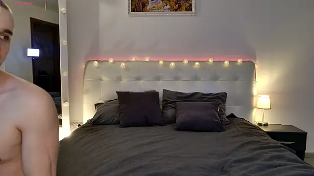 Snapshot of Frank07021 chatting on 11/14/25, 12:58 Frank07021 online show from 11/14/25, 12:58