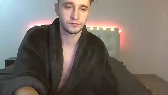 Snapshot of Frank07021 chatting on 12/10/24, 10:37 Frank07021 online show from 12/10/24, 10:37