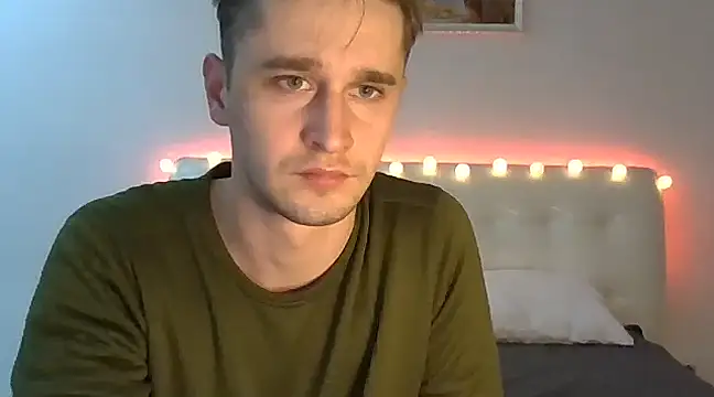 Snapshot of Frank07021 chatting on 12/13/24, 11:28 Frank07021 online show from 12/13/24, 11:28