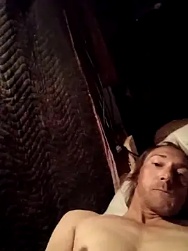 Snapshot of kdogg1976 chatting on 10/15/25, 10:45 kdogg1976 online show from 10/15/25, 10:45