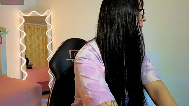 hina tay online show from 11/04/25, 03:21