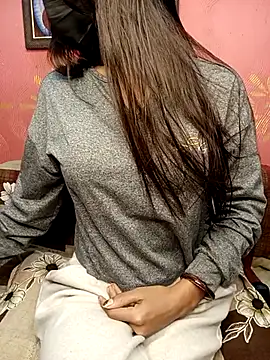 Snapshot of poojaji690 chatting on 12/17/25, 06:18 poojaji690 online show from 12/17/25, 06:18