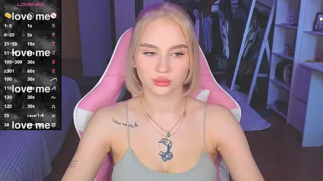 Snapshot of doll_barbieee chatting on 08/03/26, 02:01 doll barbieee online show from 08/03/26, 02:01