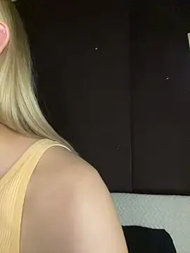 Snapshot of Alisa_Rise chatting on 02/15/25, 08:23 Alisa Rise online show from 02/15/25, 08:23