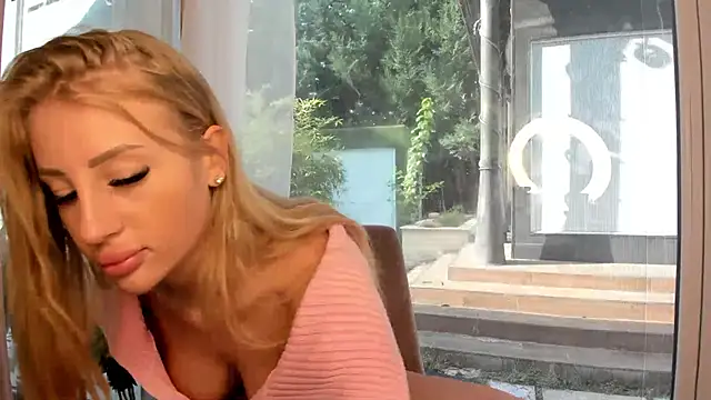 Mia  Milan online show from 10/22/25, 08:14