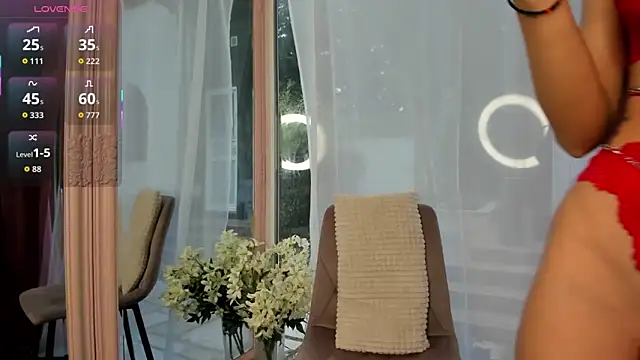 Mia  Milan online show from 11/05/25, 08:06