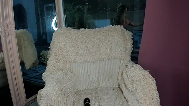 Mia  Milan online show from 12/03/25, 06:36