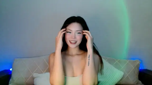 Min Jee  online show from 04/03/26, 05:19