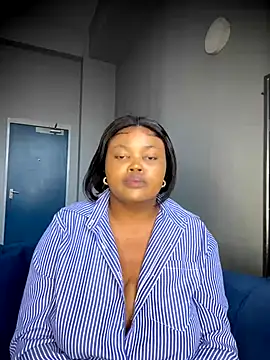 Snapshot of Curveysinaa chatting on 11/09/25, 02:43 Curveysinaa online show from 11/09/25, 02:43