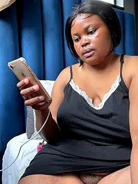 Snapshot of Curveysinaa chatting on 11/12/25, 07:23 Curveysinaa online show from 11/12/25, 07:23