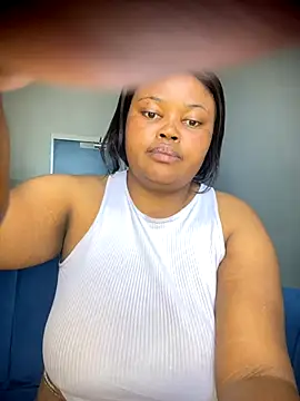 Snapshot of Curveysinaa chatting on 10/25/25, 09:08 Curveysinaa online show from 10/25/25, 09:08