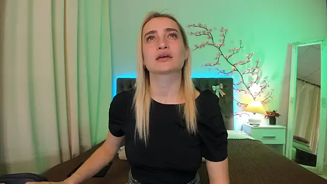 KateOwyns online show from 03/26/26, 01:42