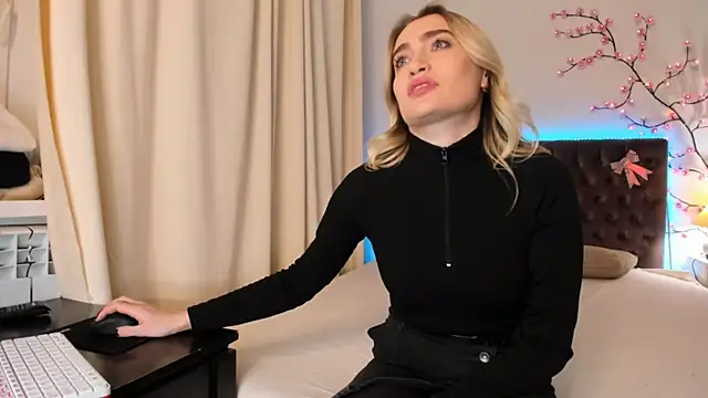 Snapshot of KateOwyns chatting on 02/22/26, 01:13 KateOwyns online show from 02/22/26, 01:13