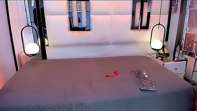 Snapshot of alixxon1 chatting on 10/31/25, 02:35 alixxon1 online show from 10/31/25, 02:35