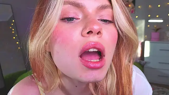 Red  Candy online show from 05/27/26, 03:52