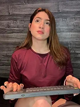 Snapshot of kamel-ayesha chatting on 02/25/25, 01:10 kamel-ayesha online show from 02/25/25, 01:10