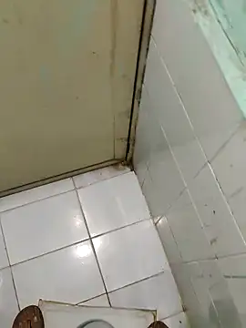 Snapshot of William390 chatting on 12/08/24, 01:08 William390 online show from 12/08/24, 01:08