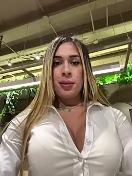 Snapshot of vianca_cruzz chatting on 03/02/25, 02:19 vianca cruzz online show from 03/02/25, 02:19
