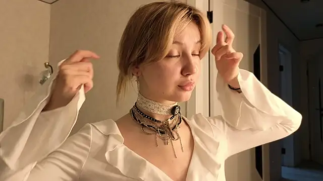 bonnyfloweer online show from 06/10/26, 04:19