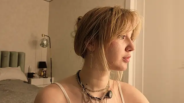 bonnyfloweer online show from 05/17/26, 06:41