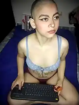Bitsy Messy online show from 01/14/25, 01:58