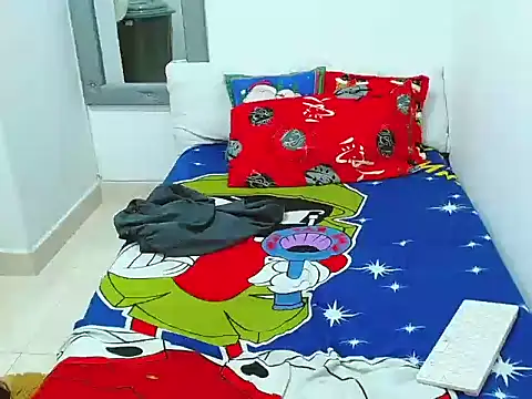 Velk hot online show from 12/17/25, 02:44