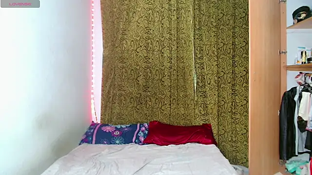 femboykeene online show from 10/18/25, 10:34