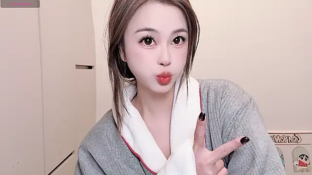 Snapshot of Neyllar chatting on 12/22/25, 12:22 Neyllar online show from 12/22/25, 12:22