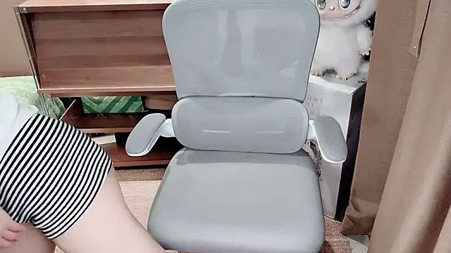 Snapshot of Neyllar chatting on 04/14/26, 07:57 Neyllar online show from 04/14/26, 07:57