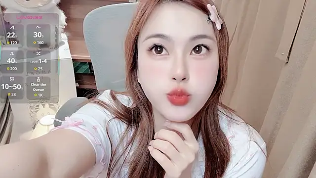 Snapshot of Neyllar chatting on 04/16/26, 05:57 Neyllar online show from 04/16/26, 05:57