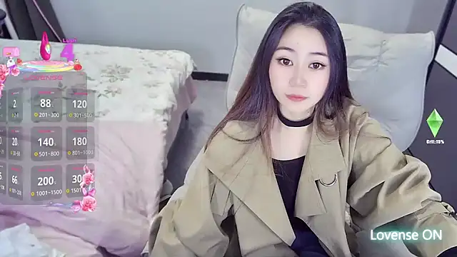 Feifei-cn online show from 10/23/25, 12:42