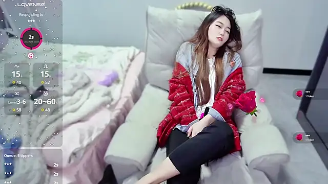 Snapshot of Feifei-cn chatting on 03/12/25, 12:47 Feifei-cn online show from 03/12/25, 12:47