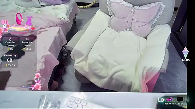 Feifei-cn online show from 10/31/25, 03:52