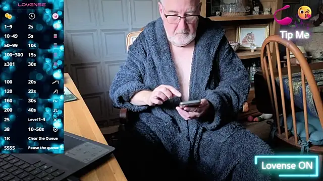 Adamdaddybear online show from 10/15/25, 07:38