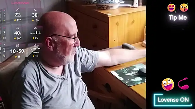 Adamdaddybear online show from 09/10/25, 08:13