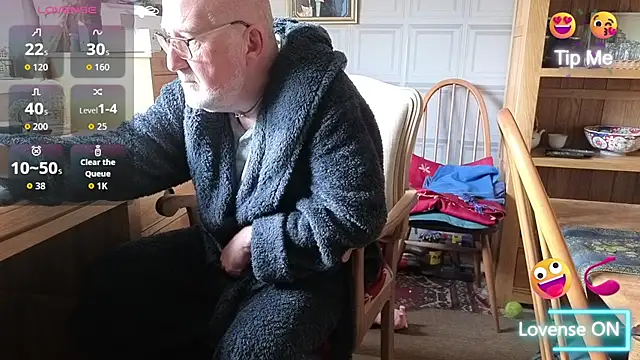 Adamdaddybear online show from 09/19/25, 07:23