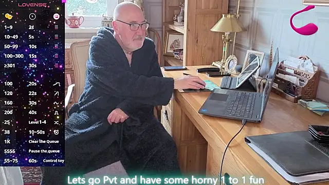 Snapshot of Adamdaddybear chatting on 04/08/26, 07:10 Adamdaddybear online show from 04/08/26, 07:10