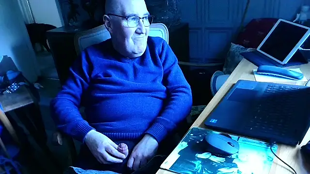 Adamdaddybear online show from 03/12/25, 03:29