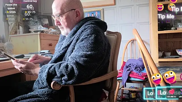 Adamdaddybear online show from 09/26/25, 08:43