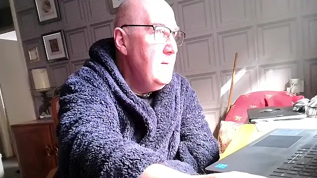 Adamdaddybear online show from 03/11/25, 09:45