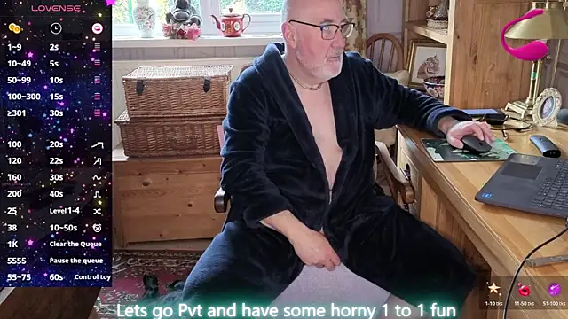 Snapshot of Adamdaddybear chatting on 04/03/26, 01:28 Adamdaddybear online show from 04/03/26, 01:28