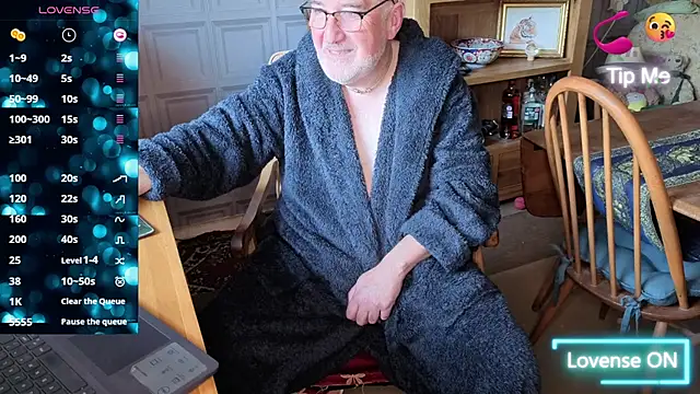 Adamdaddybear online show from 10/09/25, 08:15