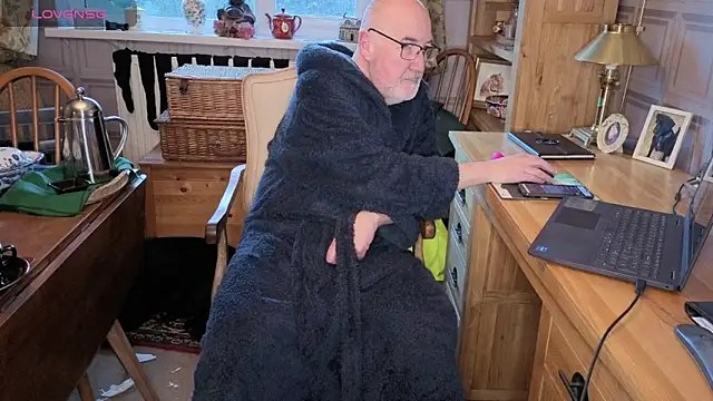 Adamdaddybear online show from 01/16/26, 08:29