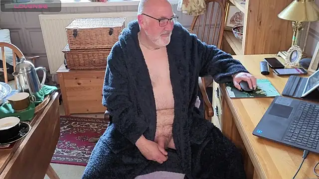 Adamdaddybear online show from 04/30/26, 07:37