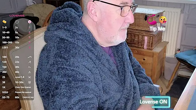 Adamdaddybear online show from 11/27/25, 08:26